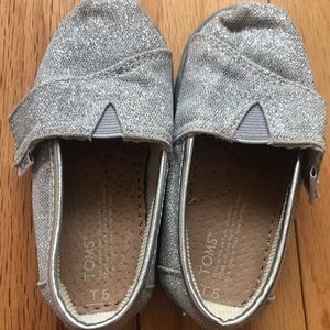 Toddler girl toms
